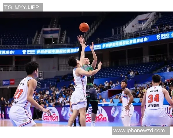 2019年CBA精彩对决新疆队与广东队直播回顾与精彩瞬间分析