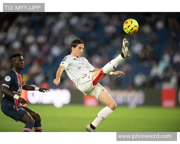 梅斯主场迎战巴黎圣日耳曼力争打破连败局面全力争胜