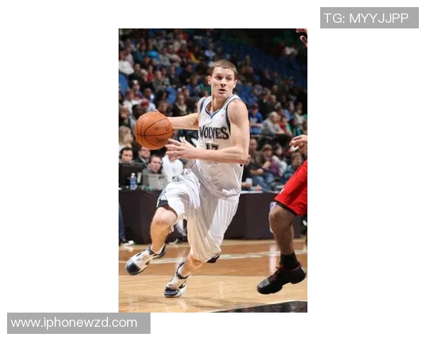 篮网与森林狼激战正酣球星对决引发球迷热议与期待 篮网与森林狼激战正酣球星对决引发球迷热议与期待