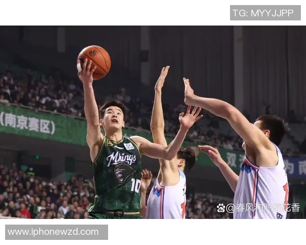 郭昊文:从篮球新星到职业生涯的精彩转折与未来展望